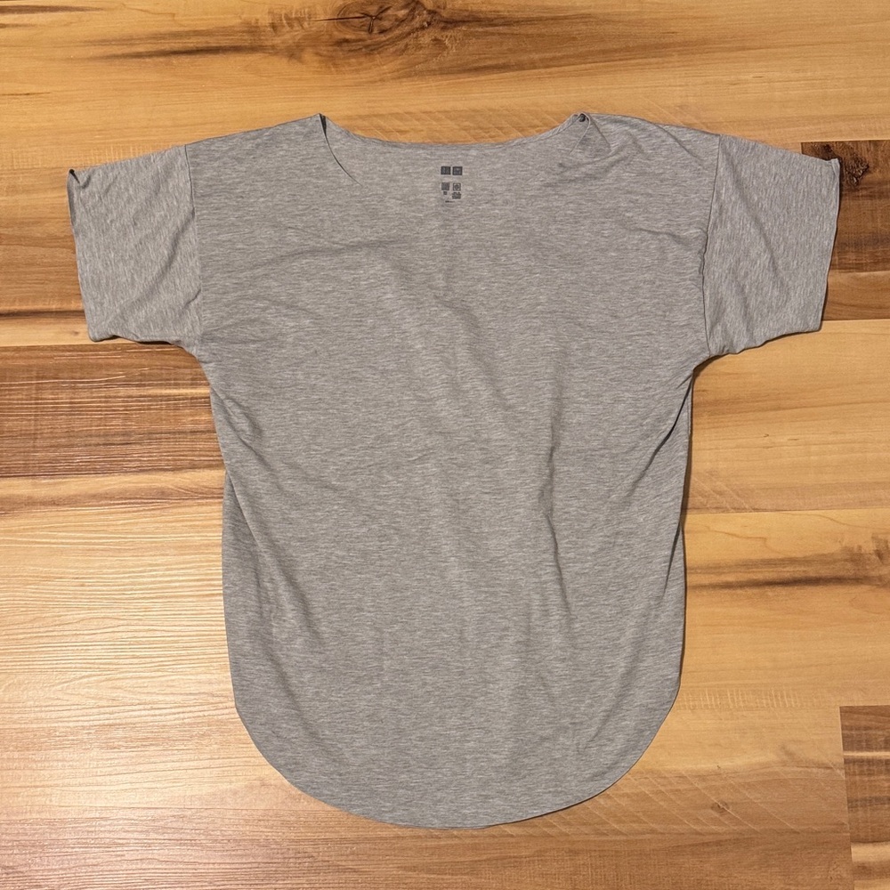 Women’s Uniqlo Heather Gray Airism Short Sleeve Tee